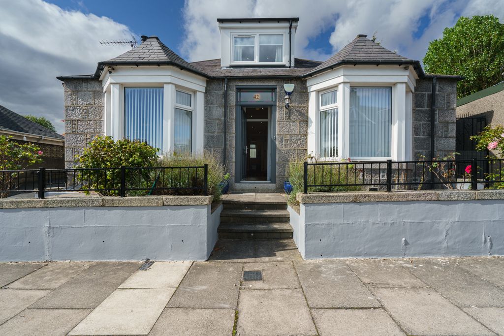 Property photo 1 of 28