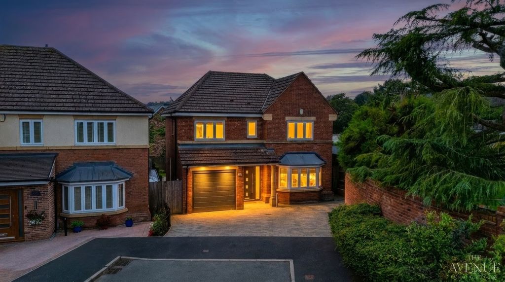 Property photo 1 of 38 5520183
