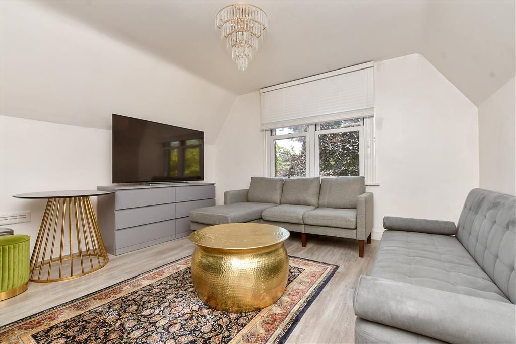 Property photo 1 of 11 Lounge