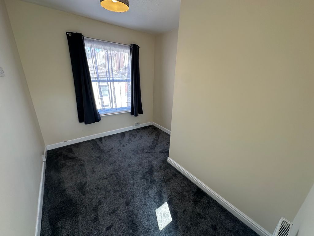 Property photo 2 of 5 Living Room