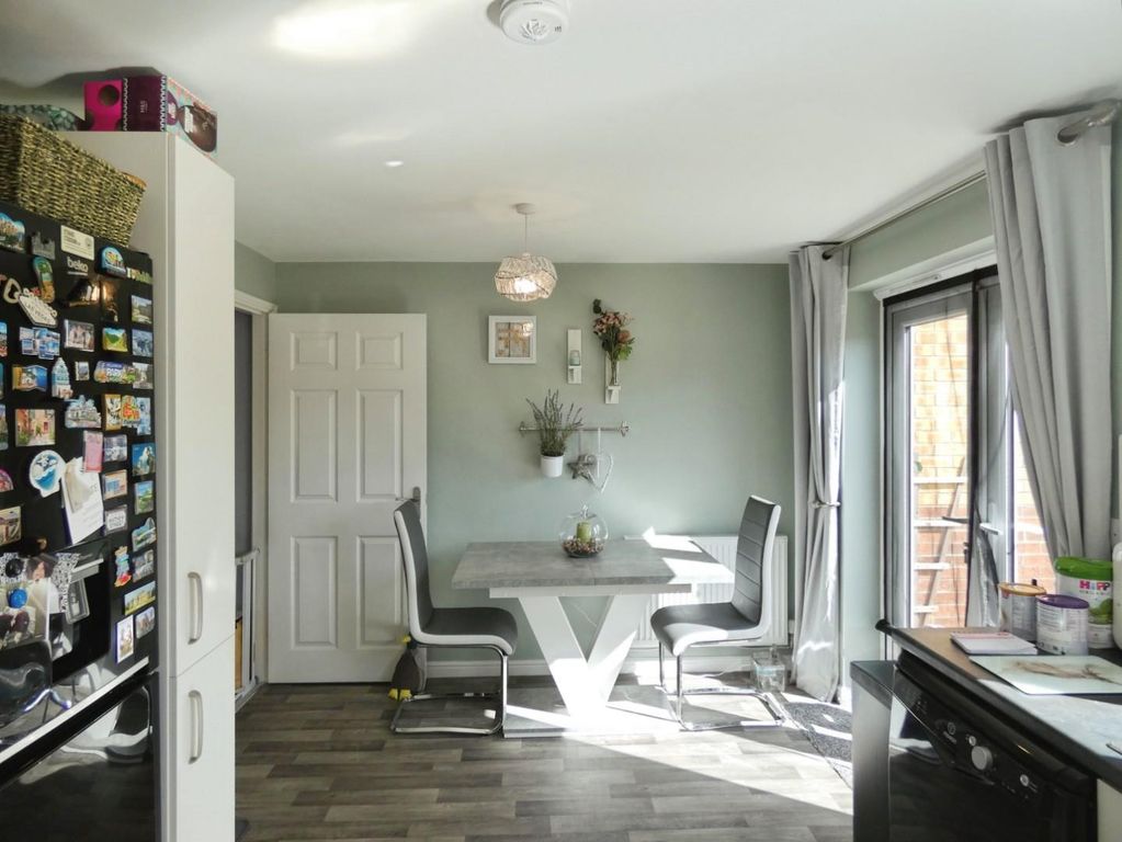 Property photo 3 of 10 Dining Kitchen