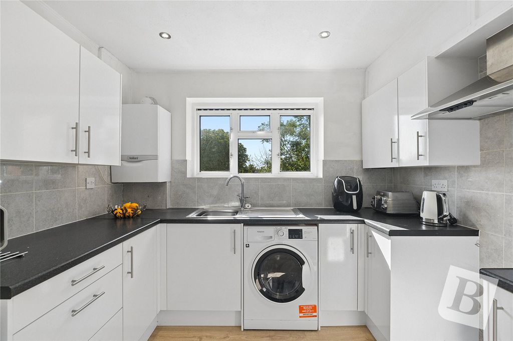 Property photo 2 of 10 Kitchen