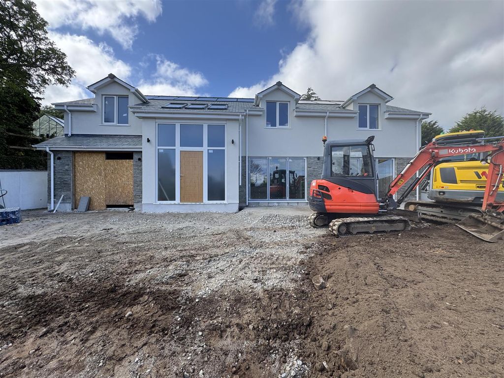 Property photo 2 of 10 Front
