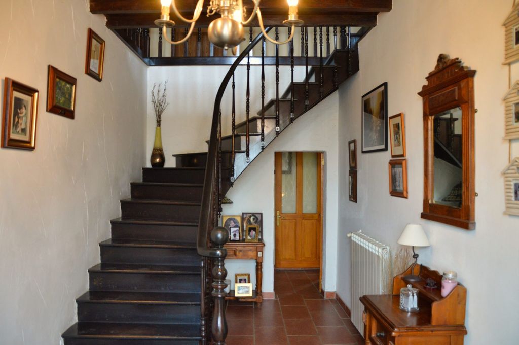 Property photo 2 of 32