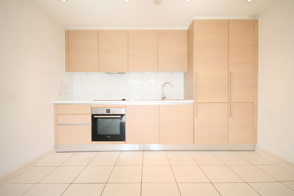 Property photo 2 of 7 Kitchen