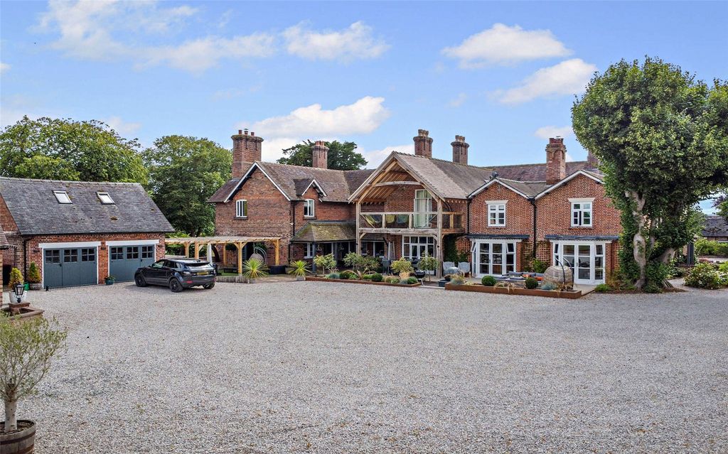 Property photo 1 of 41 Kynnersley Manor