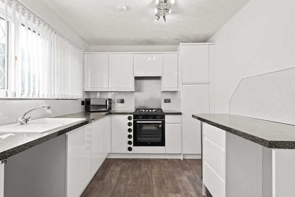 Property photo 2 of 23 4210604