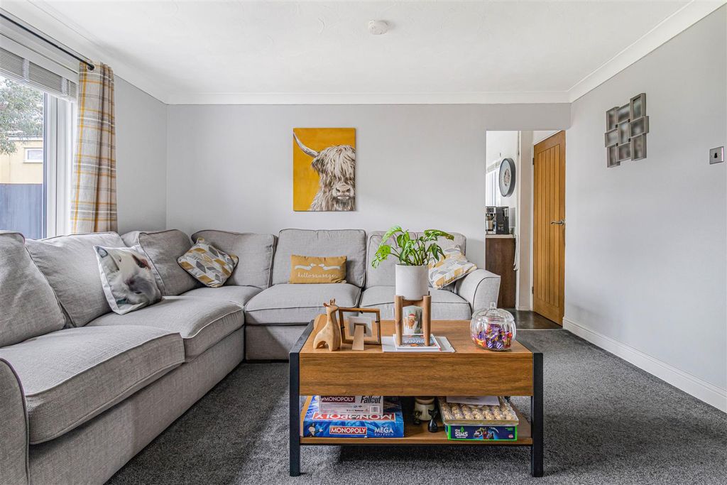 Property photo 3 of 13 13_73371.Jpg