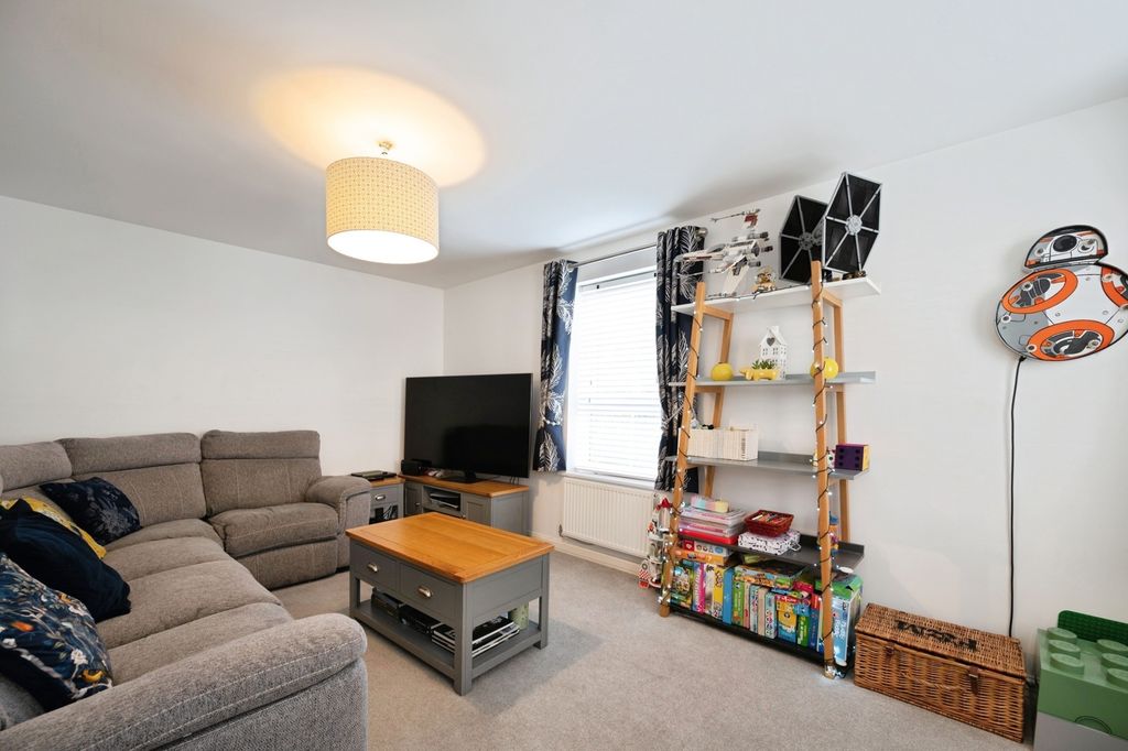 Property photo 2 of 17 Photo