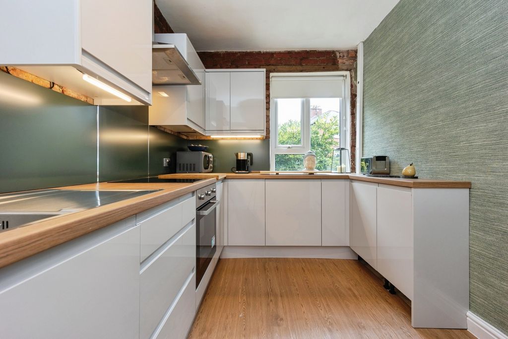 Property photo 3 of 21 Pbox-Img.Jpg
