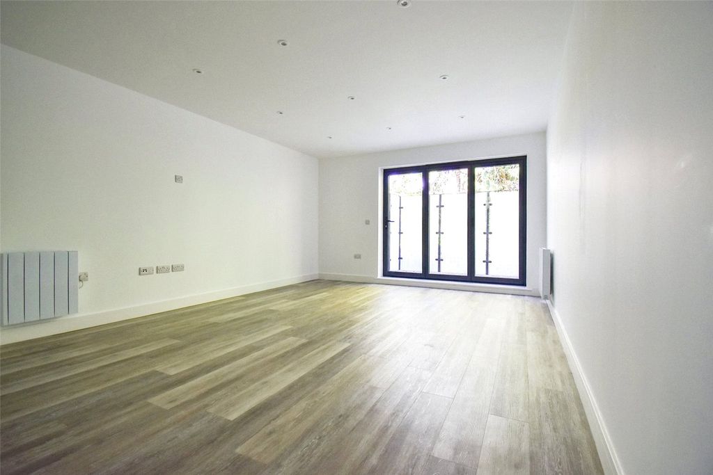Property photo 3 of 8 Picture No. 05