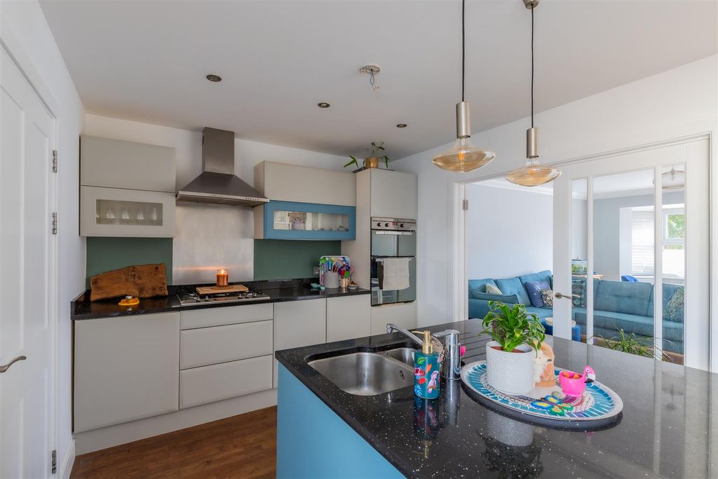 Property photo 3 of 19 St Fagans Road 2A-25.Jpg