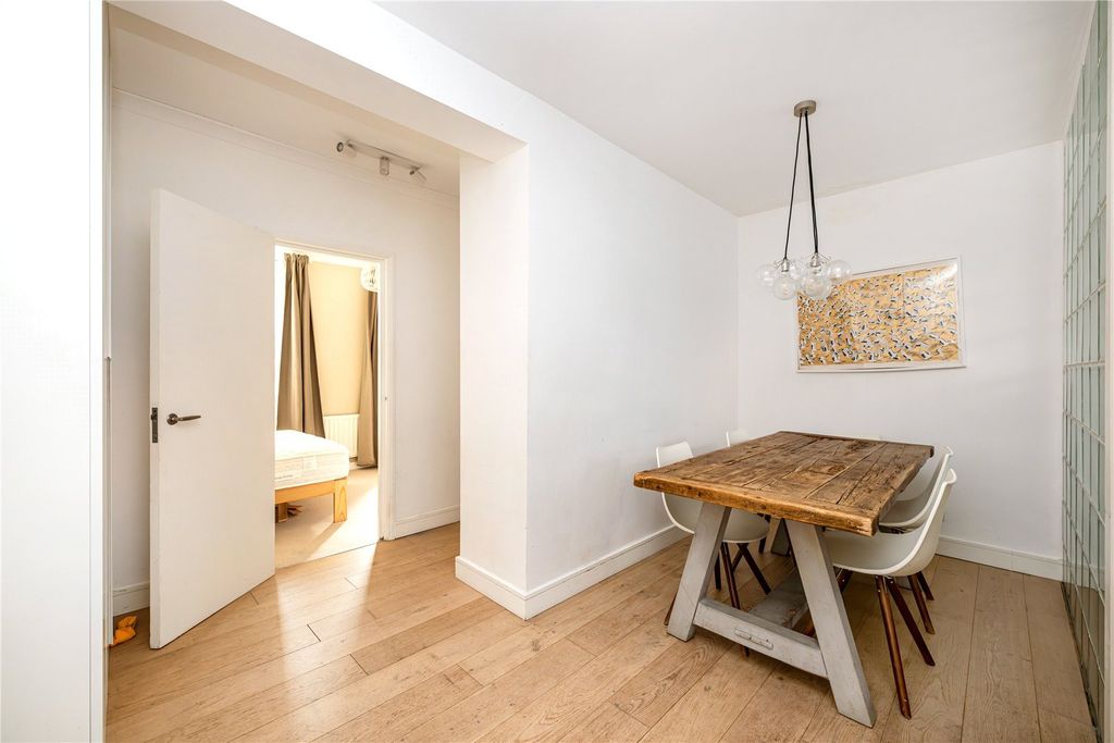 Property photo 2 of 18 Picture No. 14