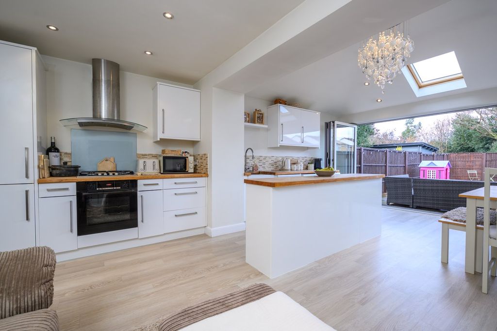 Property photo 3 of 15