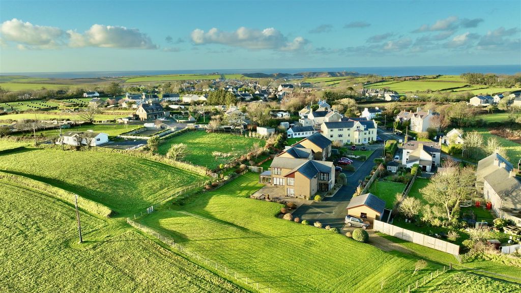 Property photo 2 of 33 Dji_Fly_20251126_142902_705_1765962332628_Photo.Jp