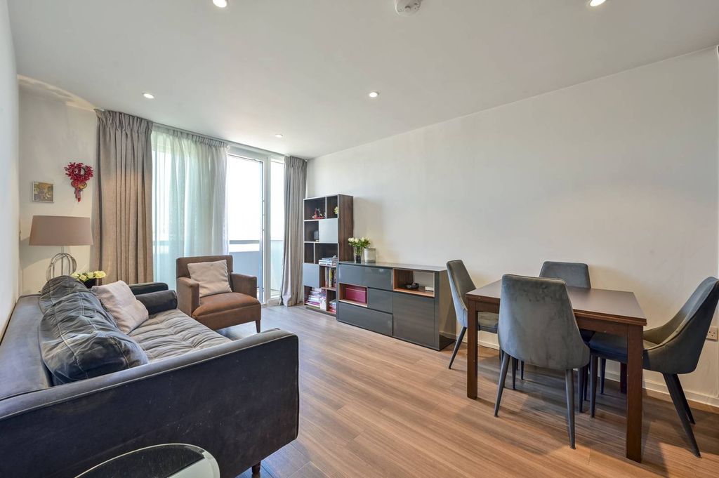 Property photo 2 of 17