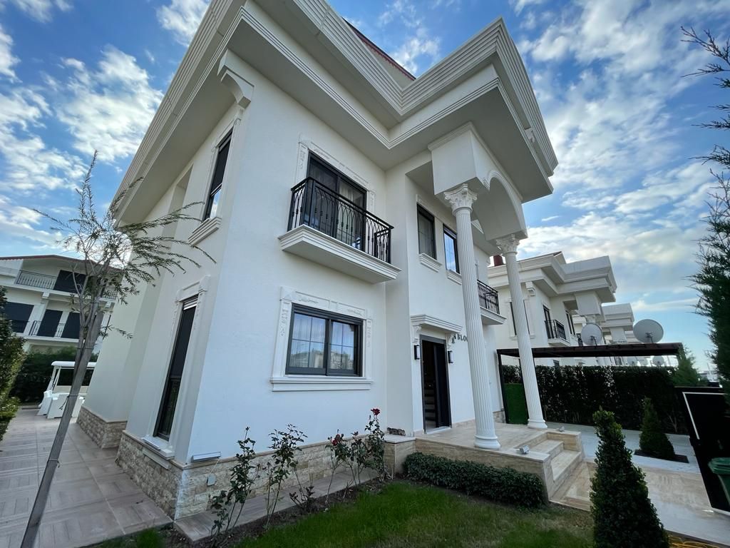 Property photo 3 of 19 New Luxury Golf Villas- Private Plot