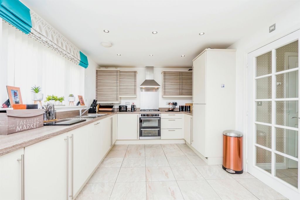 Property photo 3 of 19 Kitchen/Diner