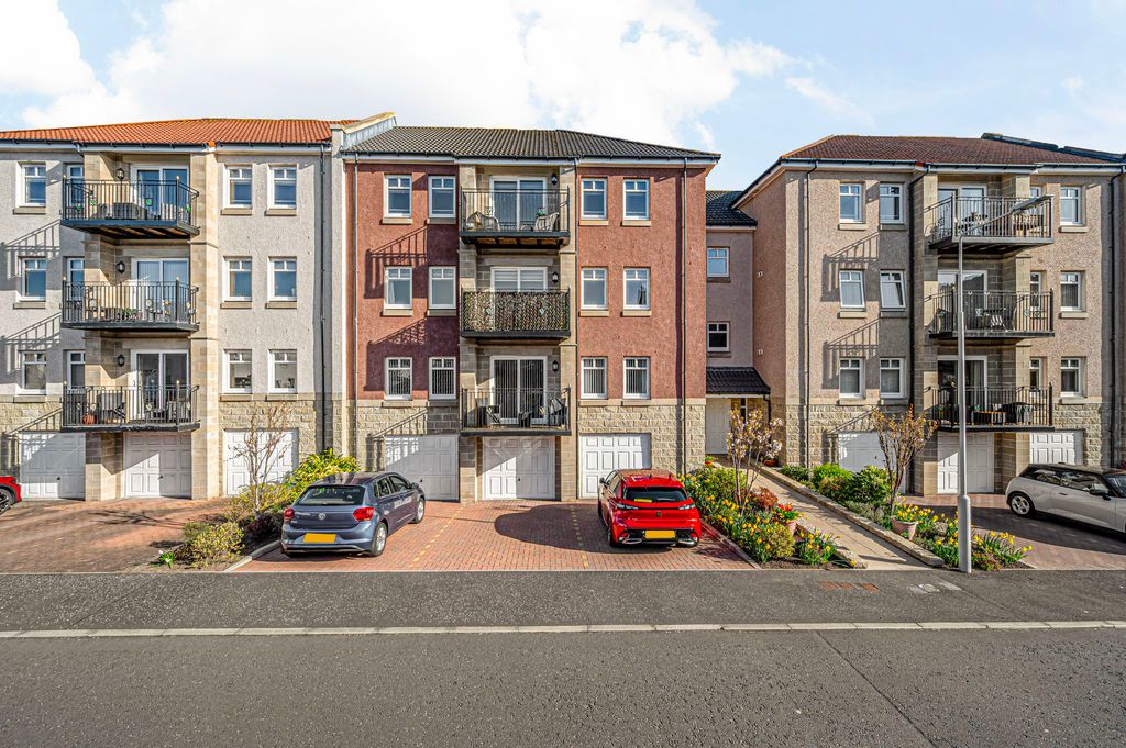 Property photo 1 of 18 External