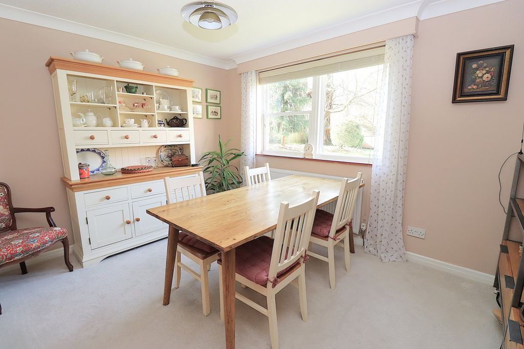 Additional image 5 of 3 bed flat for saleRapallo Close, Farnborough GU14