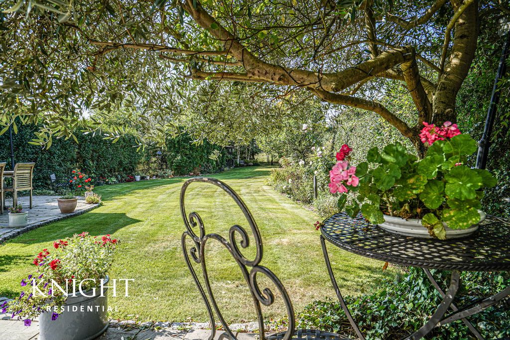 Property photo 2 of 34