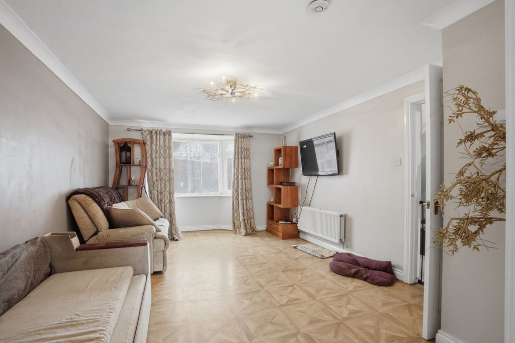 Property photo 3 of 19 Living Room