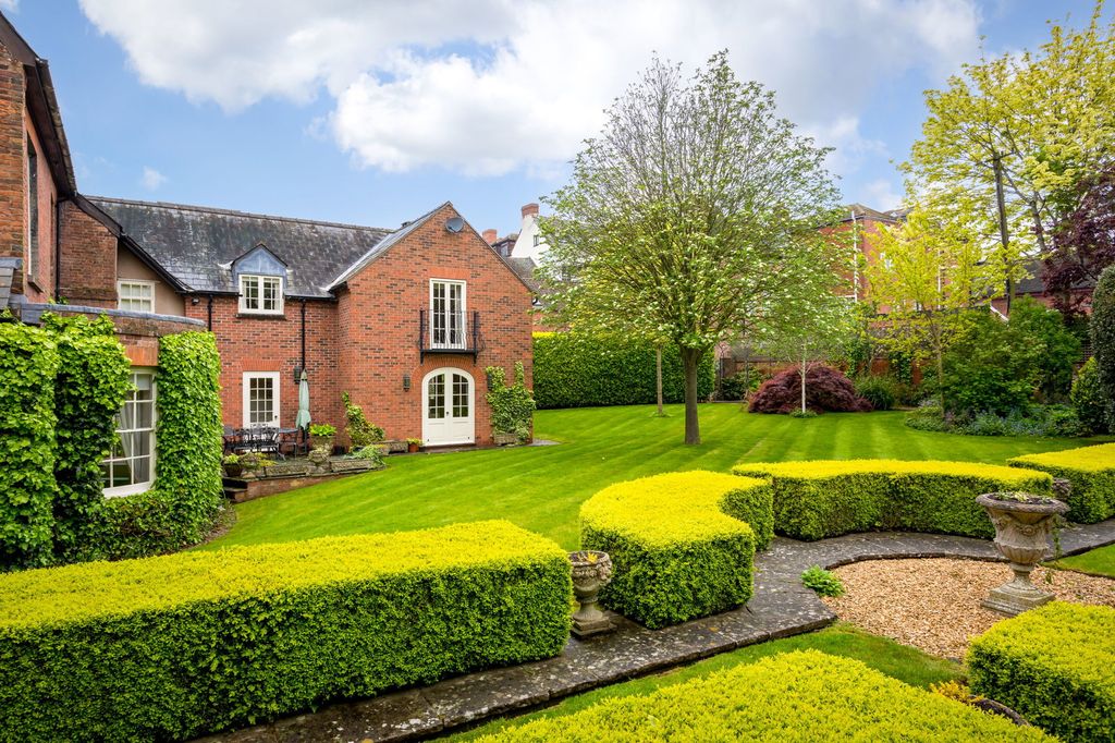 Property photo 2 of 62