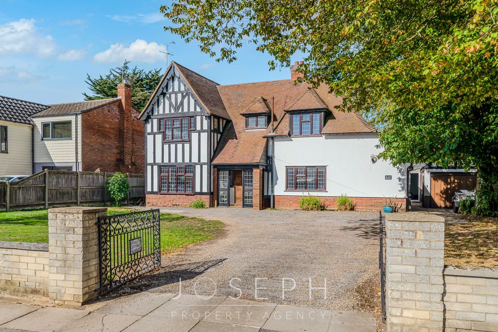 Property photo 2 of 48