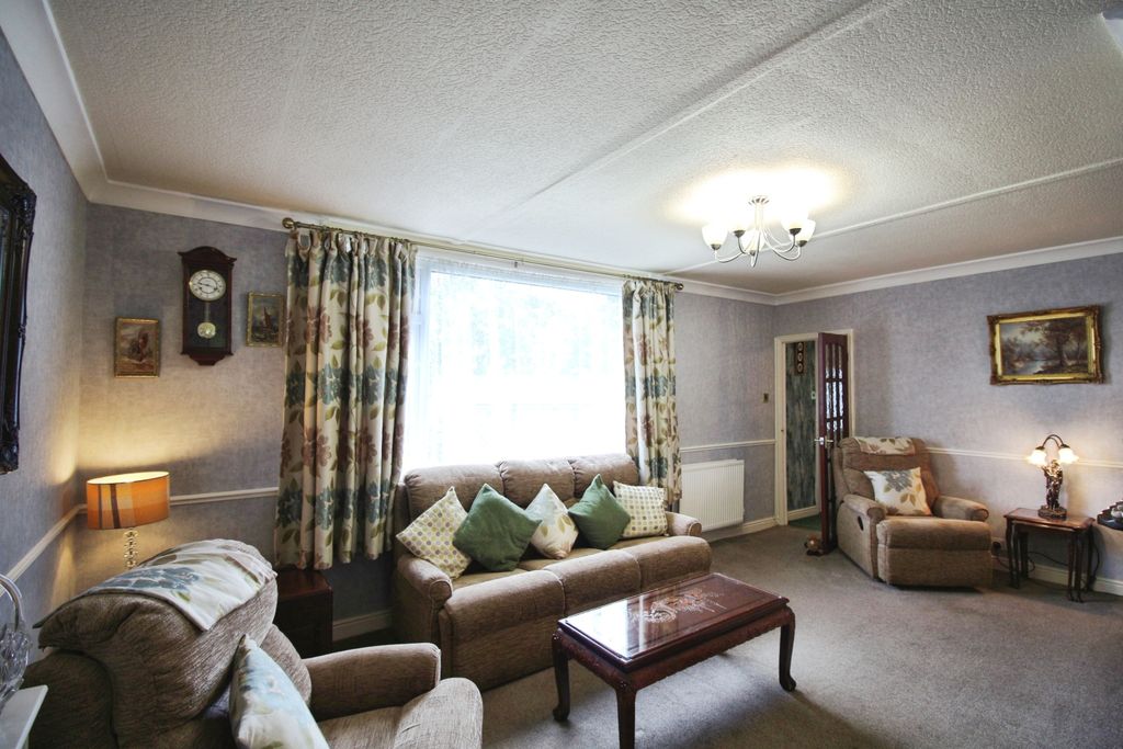 Property photo 2 of 20 Lounge