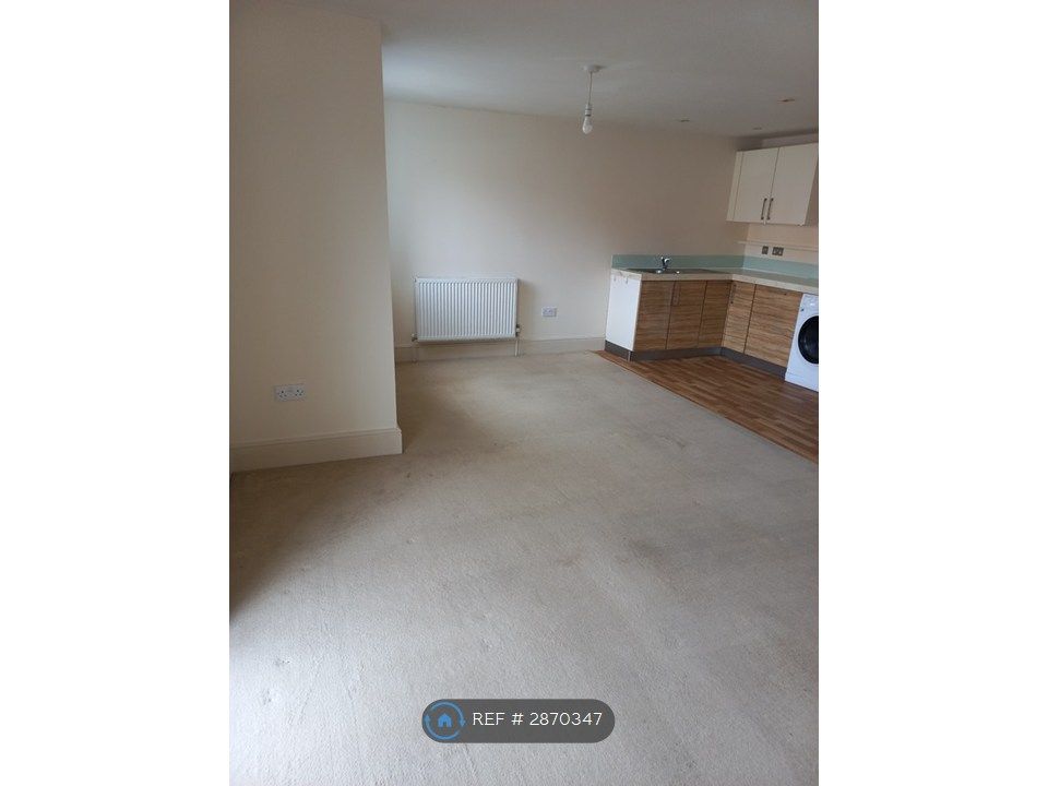 Property photo 2 of 10 Lounge To Kitchen