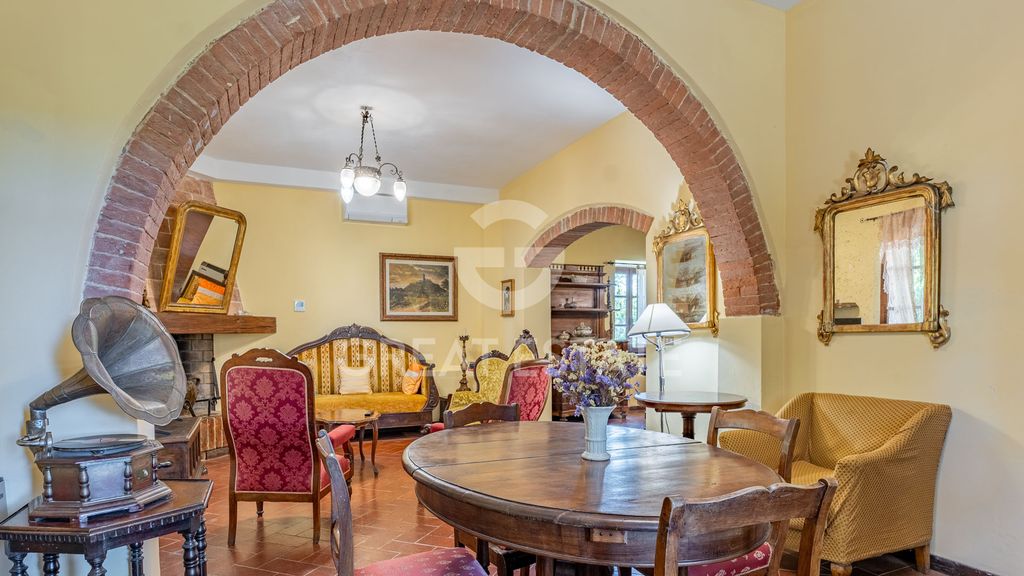 Property photo 2 of 49 Interiors