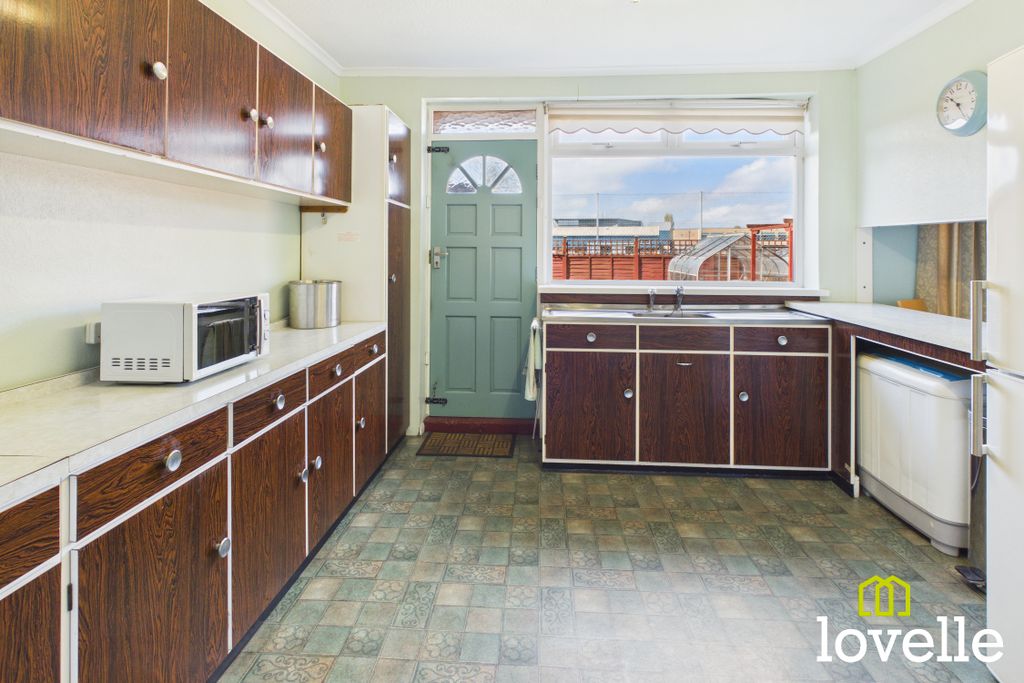 Property photo 3 of 21