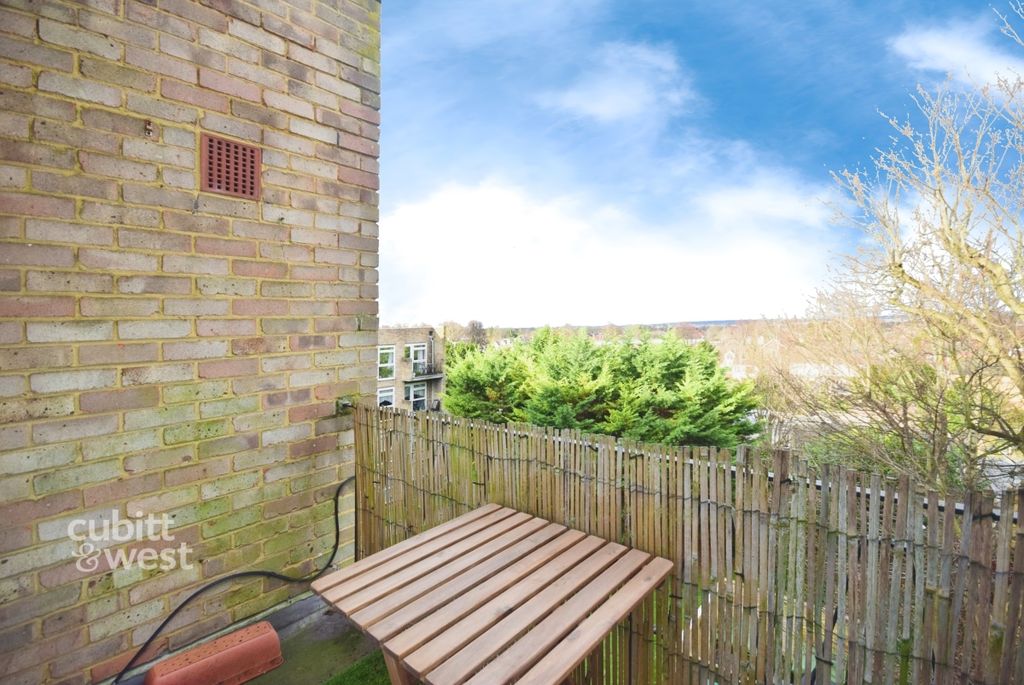 Property photo 3 of 11 2743992d-Dsc_2878