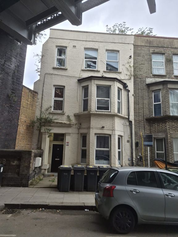 Property photo 1 of 4 88 Loveridge Road Nw6 2DT
