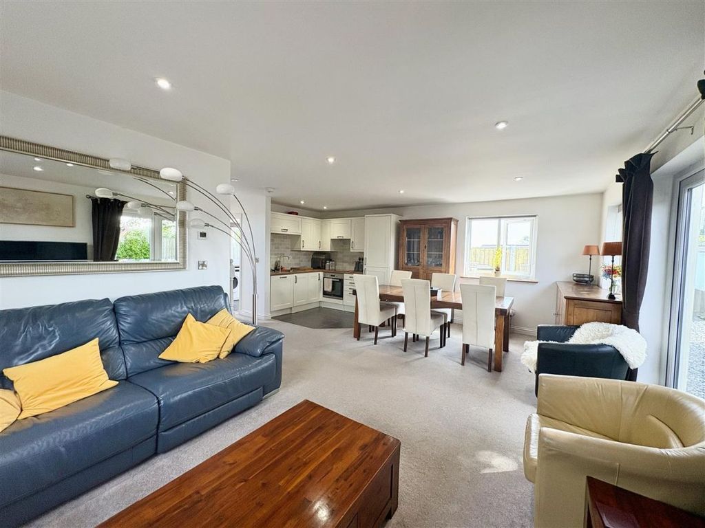 Property photo 3 of 21