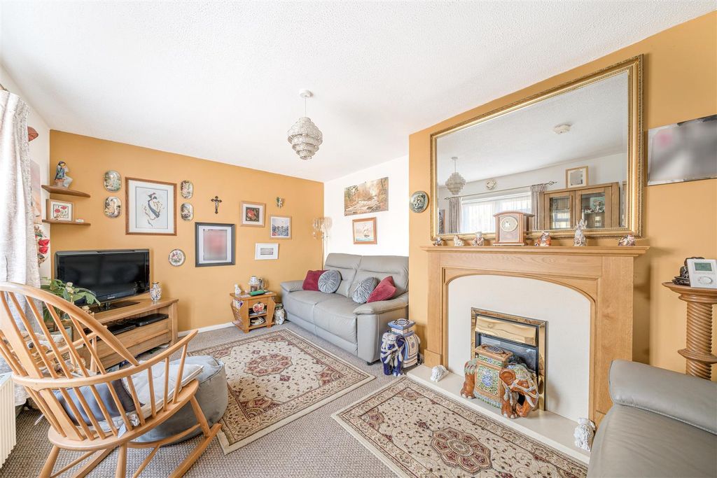 Property photo 2 of 20