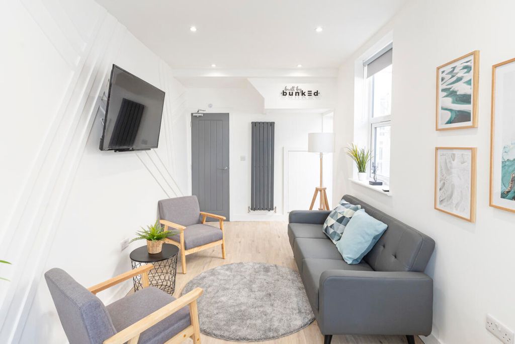 Property photo 1 of 17 10