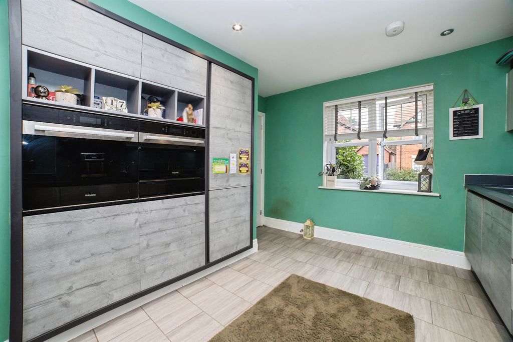 Property photo 2 of 17