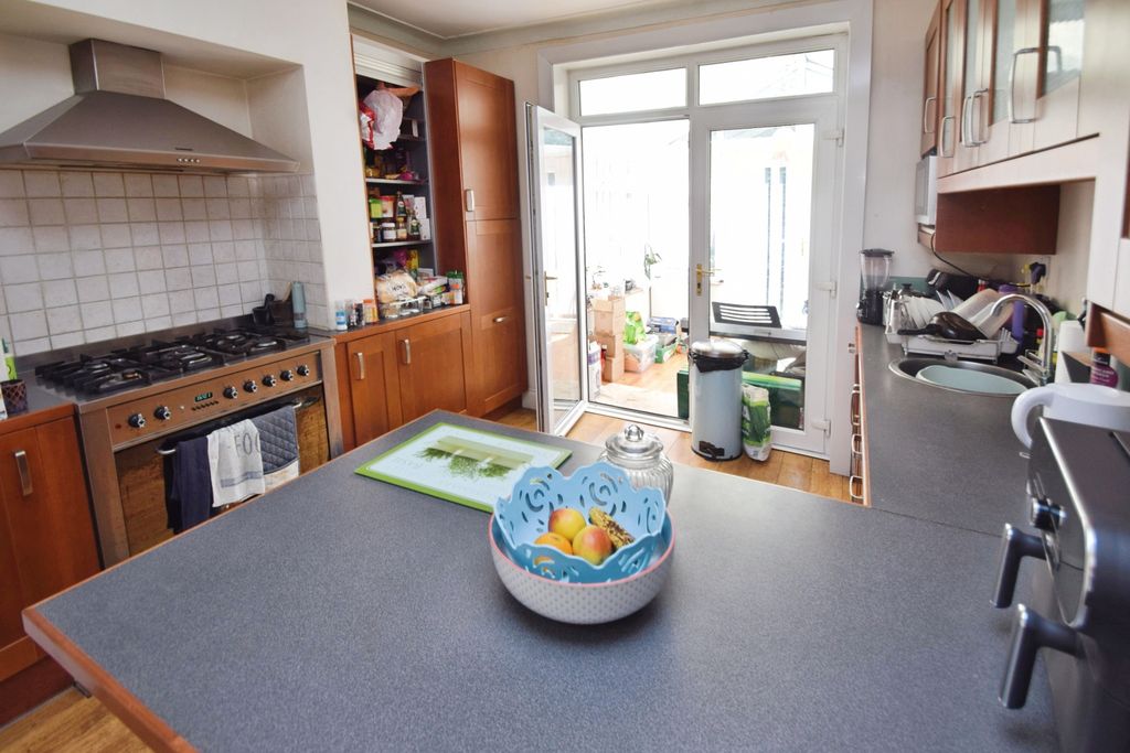 Property photo 3 of 13 F6472300-Kitchen