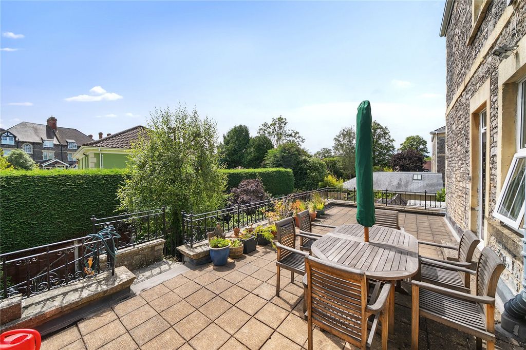 Property photo 3 of 33 Picture No. 06