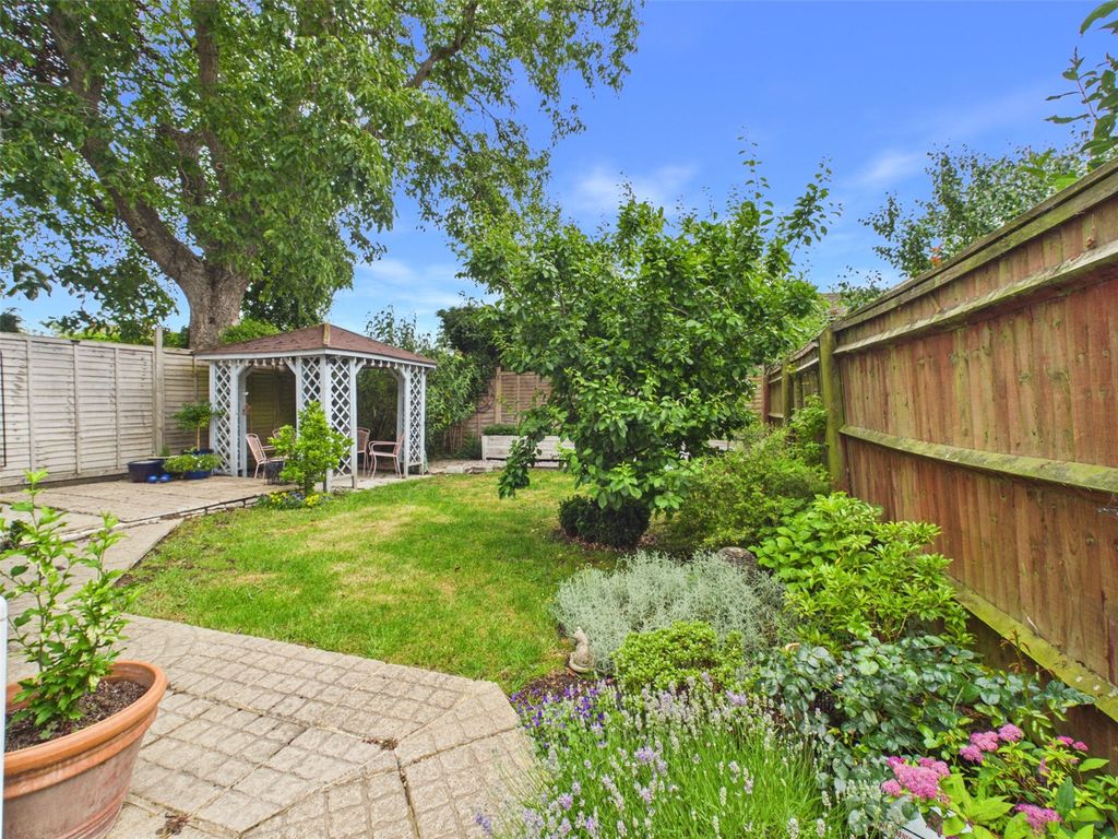 Property photo 2 of 24 Garden