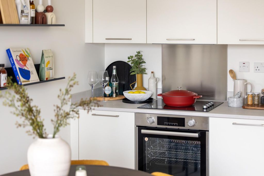 Property photo 3 of 10 Kitchen