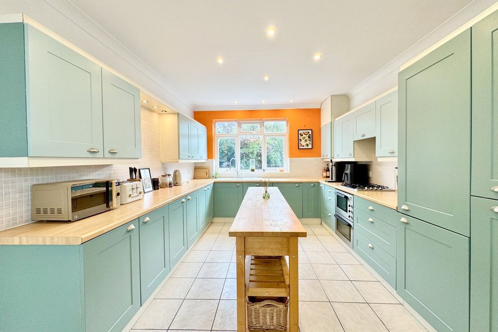 Property photo 2 of 23