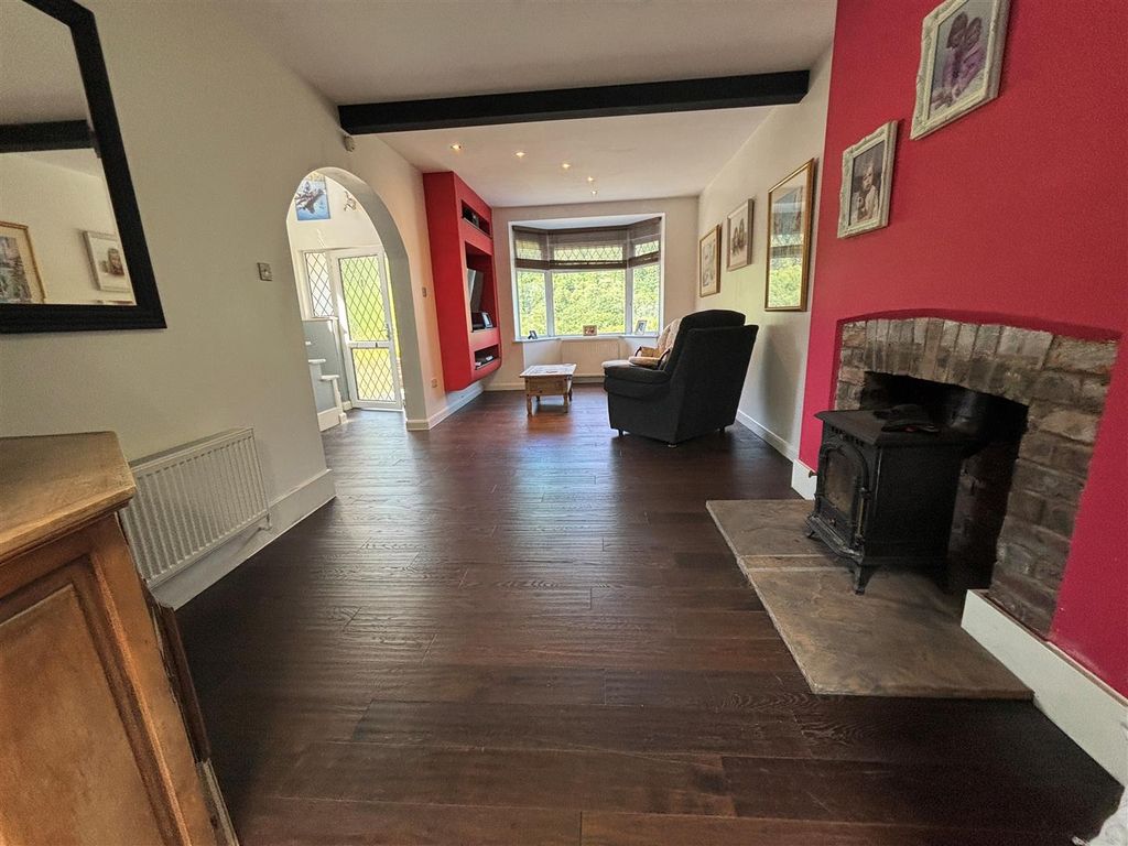 Property photo 2 of 25