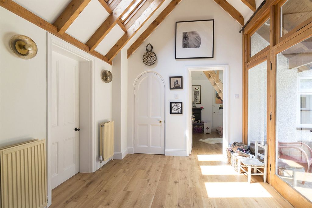 Property photo 3 of 17 Hall