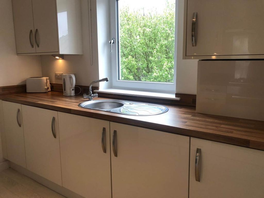 Property photo 3 of 10 Kitchen