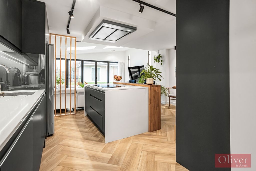 Property photo 3 of 15 Photo 8