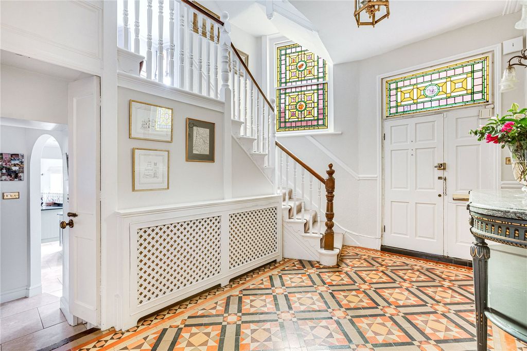 Property photo 2 of 20