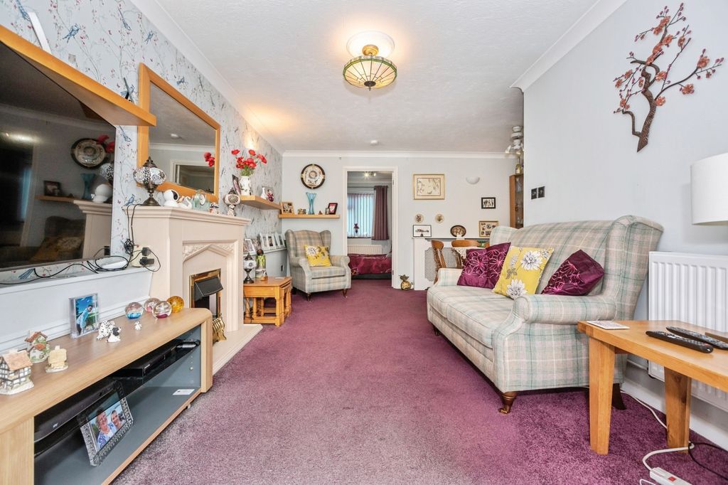 Property photo 2 of 17 Photo