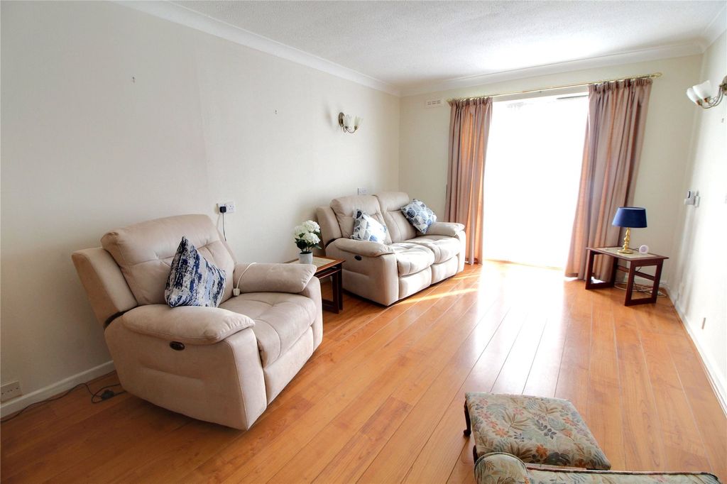 Property photo 2 of 10 Picture No. 15